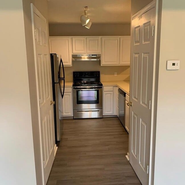 Catawba Place Kitchen (Layout B) - Apartments on 20th