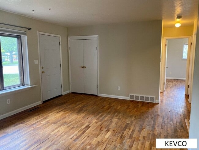 Photo - 1100-1102 Castlerock Dr Unit 1100 Castlerock Dr