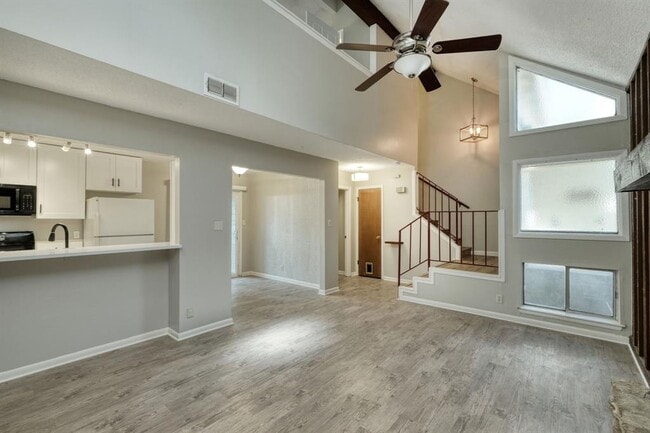 Photo - 2711 St Edwards Cir