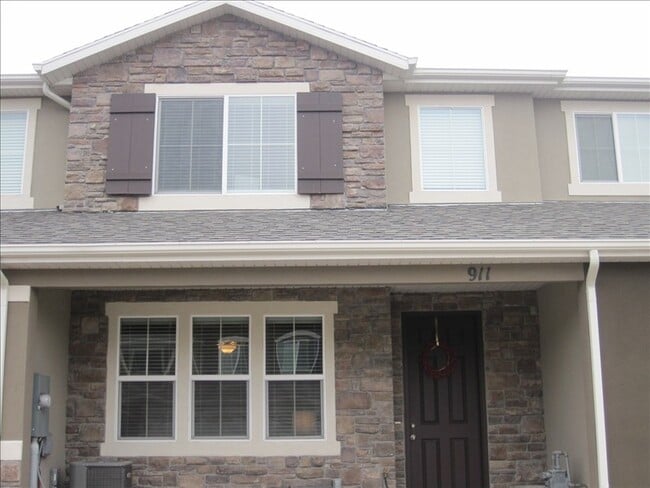 Building Photo - 911 Halstead Dr