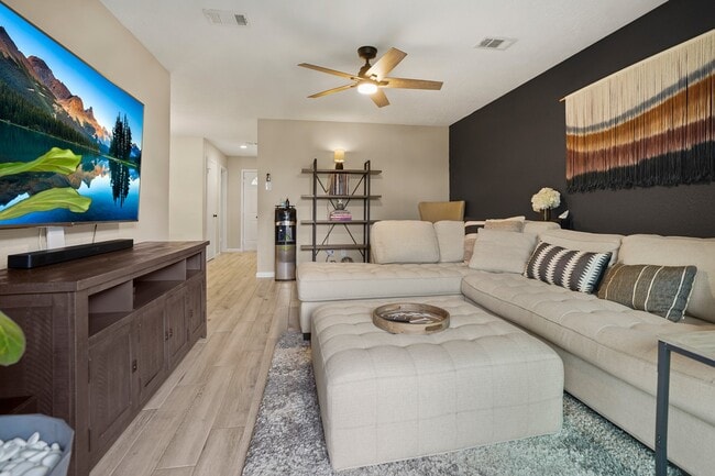 Photo - 207 Granberry St