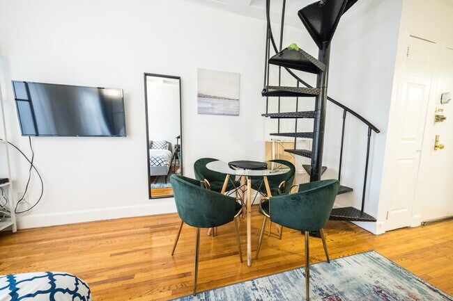 Building Photo - 324 E 75th St