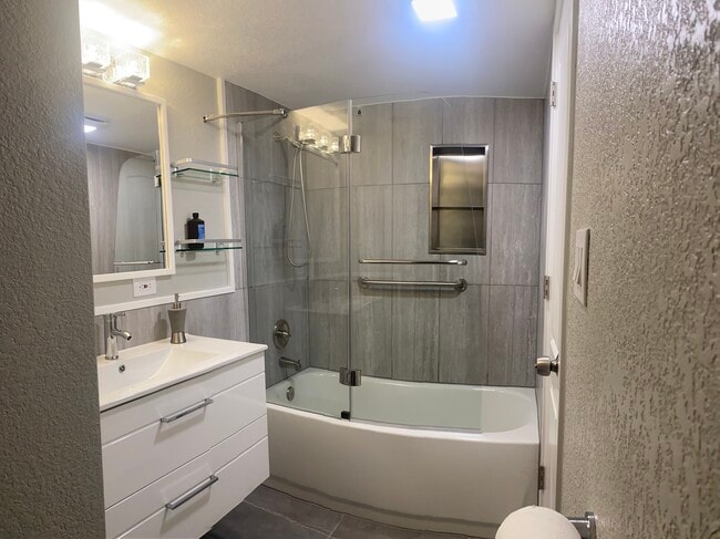 Photo - 9370 E Girard Ave Unidad 11 Rental