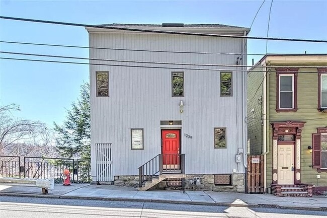 Building Photo - Awesome 3 or 4 Bedroom Single-Family Home in Troy Hill- 3 Level Deck and Central Air!