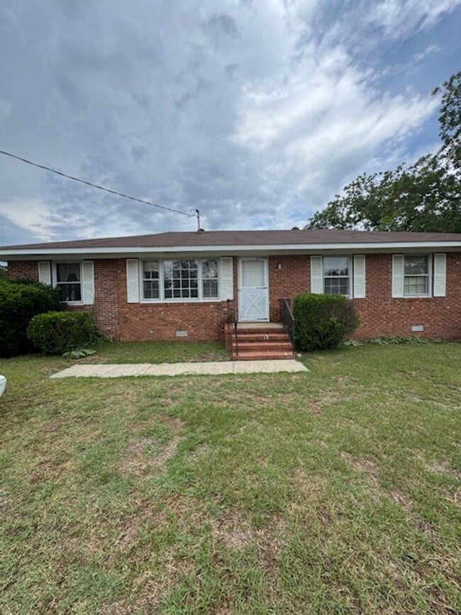 Building Photo - 709 Luther Dr
