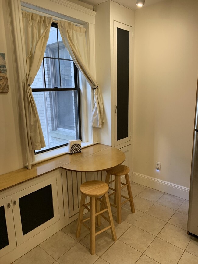 Building Photo - 374 Chestnut Hill Ave Unit 2 Rental