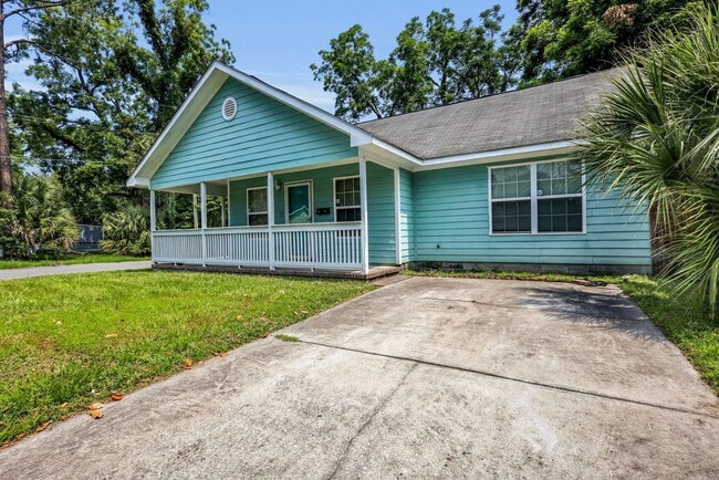 Photo - 1202 E Waldburg St