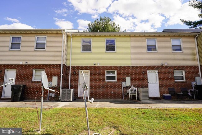Photo - 726 Hemlock St
