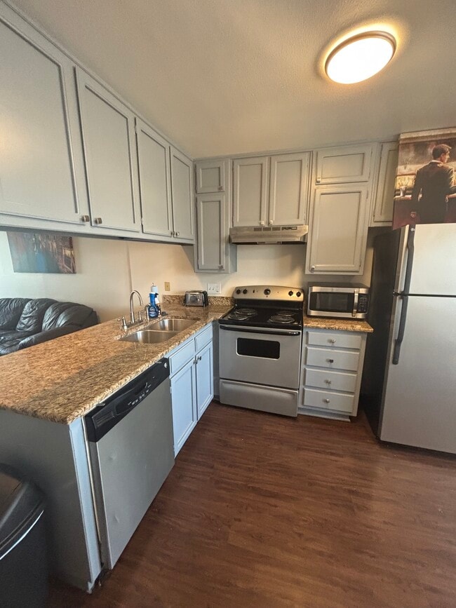 Building Photo - 724 S Welch St Unit #15
