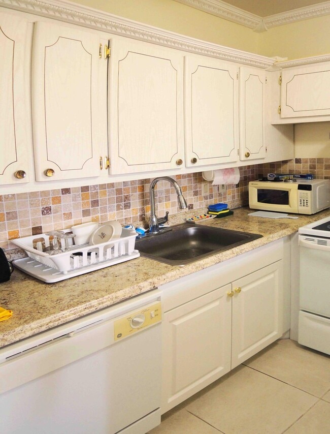 Photo - 135 Salisbury E Unit 135