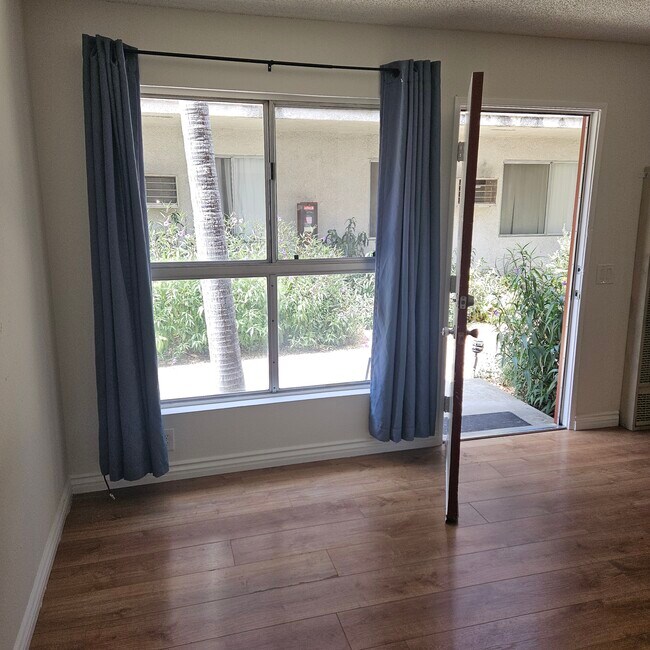 Entrance/Living Room