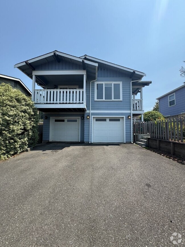 Building Photo - 2bdrm/1bth MIL with Garage. Rental