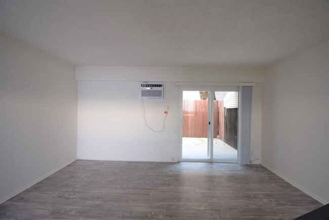Photo - 5939 Cedros Ave Unidad B