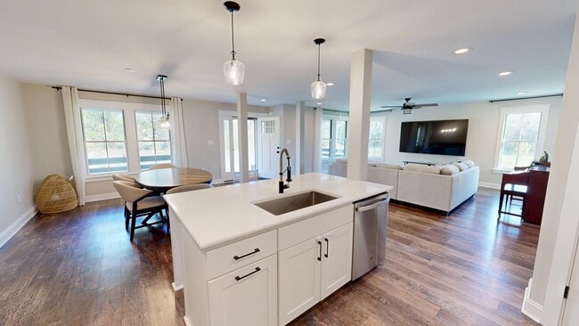 Photo - 103 Hillock Dr