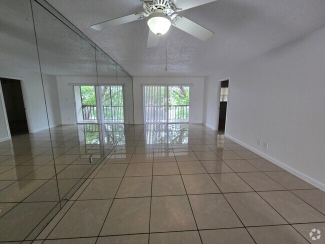 Building Photo - 7920 N Colony Cir Unit 202 Rental