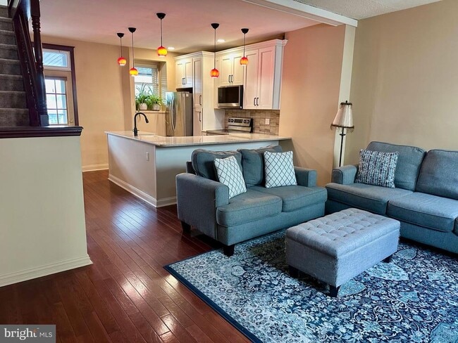 Building Photo - 3922 Manor St