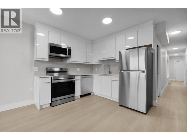 Photo - 3050 Kingsway Unit 406
