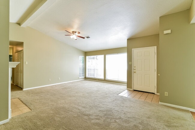 Photo - 23 Emery Cliff Pl