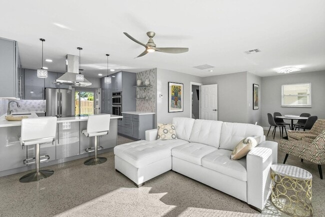 Photo - 1004 Stillwater Dr