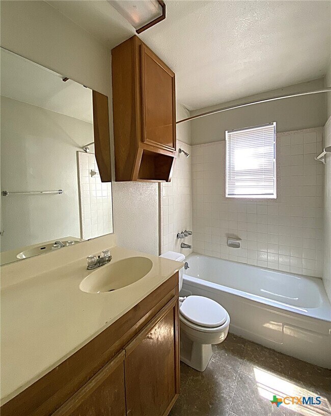 Photo - 1312 W Avenue D