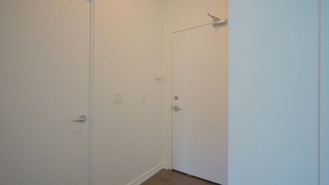 Photo - 208-2208 Queens Quay W
