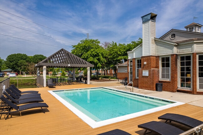 Chardonnay Apartments