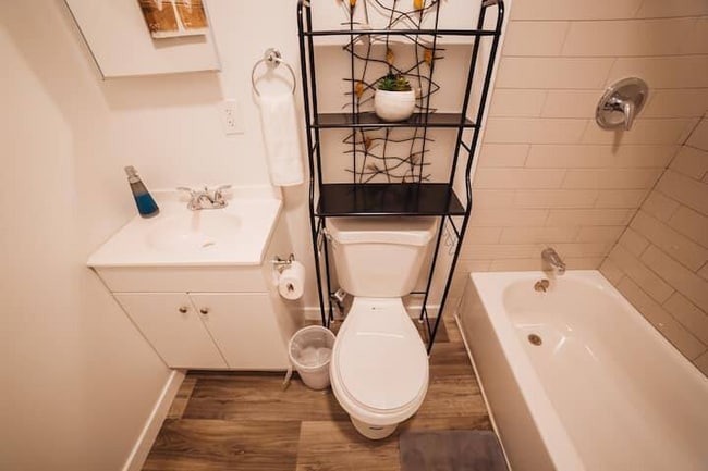 Photo - 2115 N Raymond Ave Unidad 2123 B