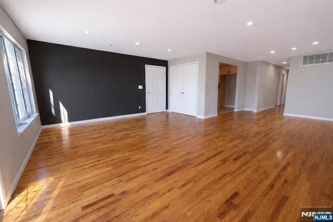 Photo - 231 N 12th St