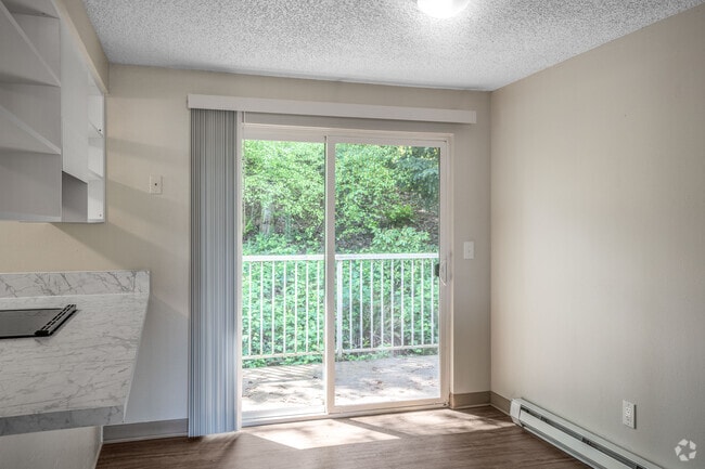 2BR, 1.5BA, - 986SF - Dining Room - King James Gate
