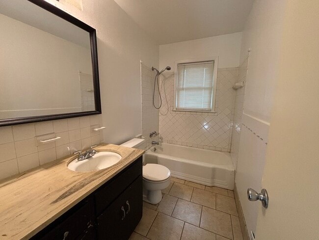 Photo - Charming 2 Beds, 1 Bath Half Duplex