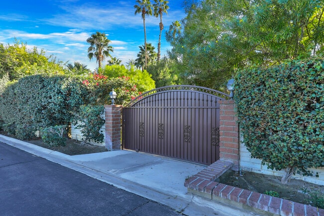 Photo - 261 Cordoba Way