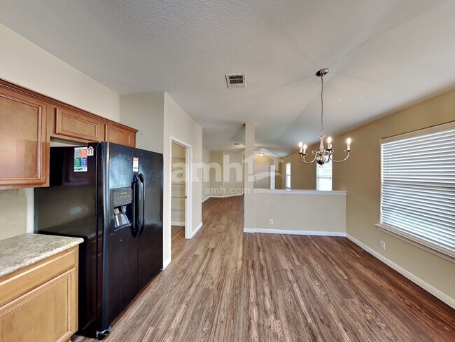 Photo - 2240 Hazelwood