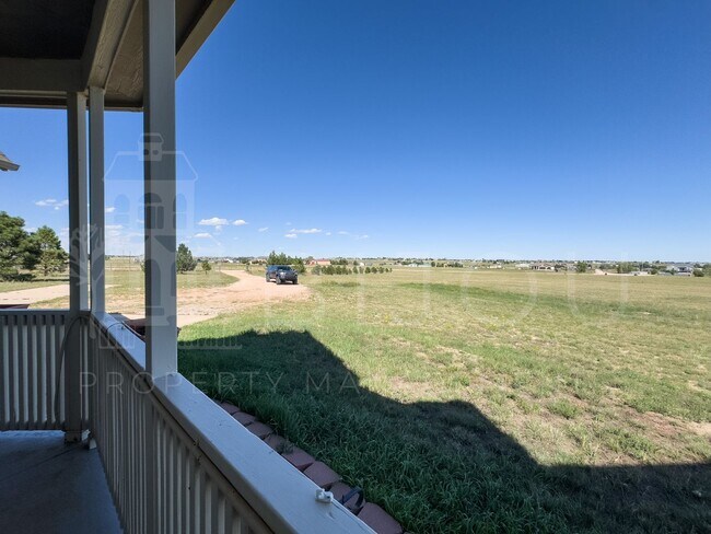 Photo - Spacious Country Living!