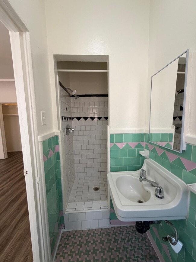 Photo - 111 S Manhattan Pl Unit 206
