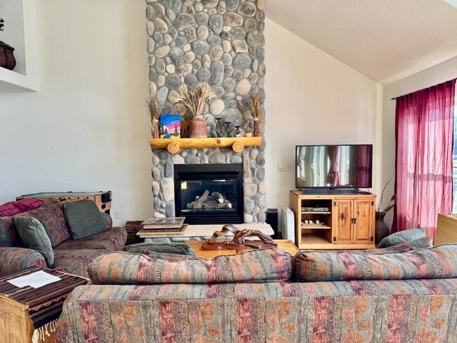 Building Photo - 904 Wapiti Dr Rental