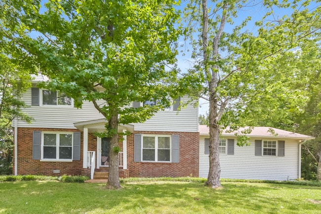 Building Photo - 265 Clearlake Dr W Rental