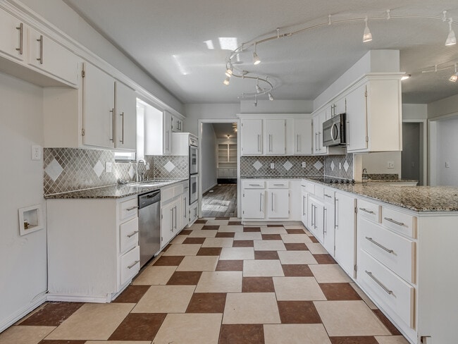 Photo - 6925 Briarcreek Dr