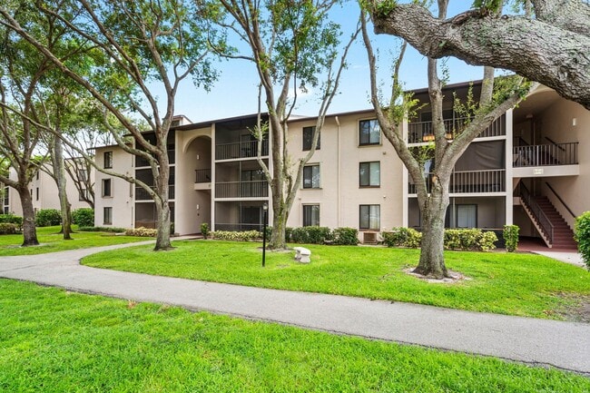 Building Photo - 204 Foxtail Dr Unit F1