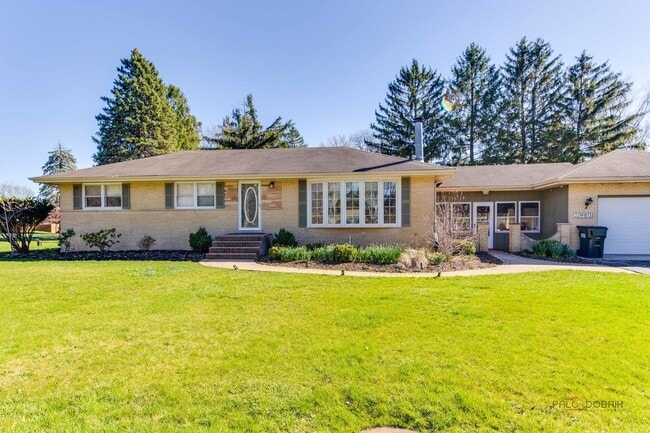 Photo - 23W073 Dickens Ave