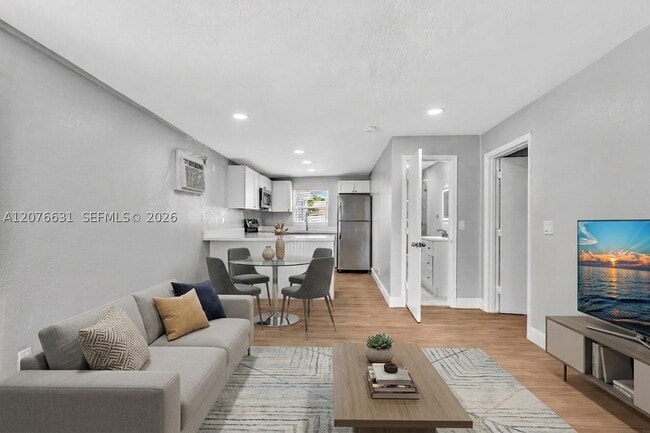 Building Photo - 163 NW 40th St Unit N