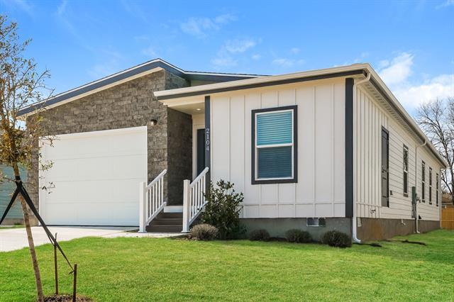 Photo - 2104 Belzise Terrace