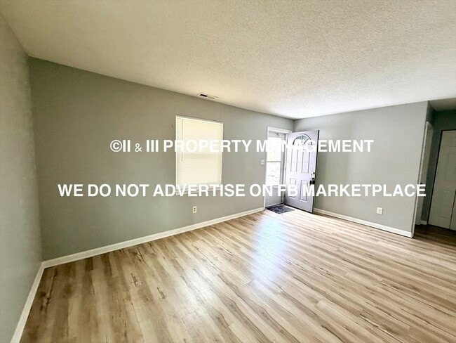 Photo - 4909 Woodend Ave