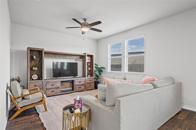 Photo - 7325 Loggia Pl