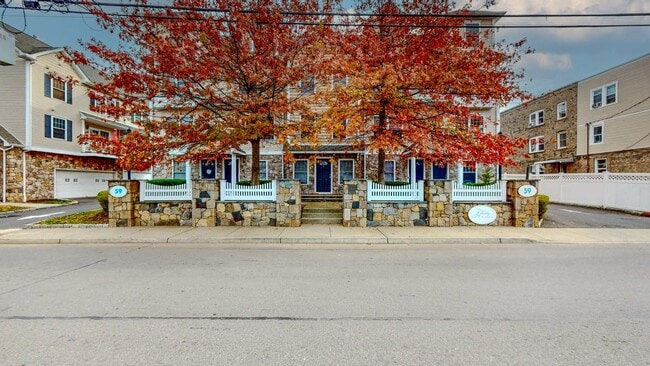 Photo - Spacious 2-Bedroom Townhouse with Loft – P...