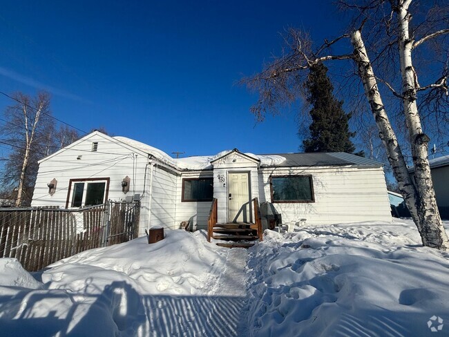 Building Photo - 3 bedroom / Washer & Dryer in unit / Heat ... Rental