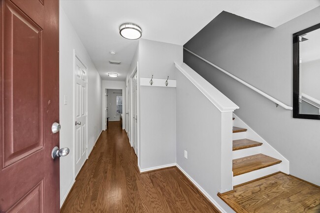 Photo - 1421 W 26th St