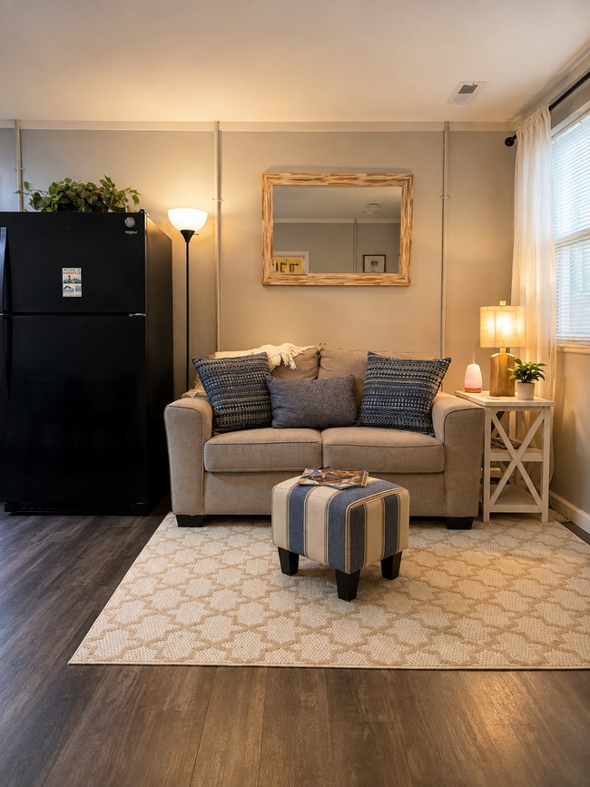 Comfortable living room with Smart TV and Wi-Fi—perfect for relaxing after work or exploring Knox - 1115 Henrietta Dr Unit Furnished 1BR | Utilities