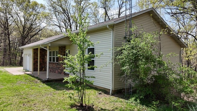 Photo - Cozy 2 Bed Home Near Lake of the Ozarks