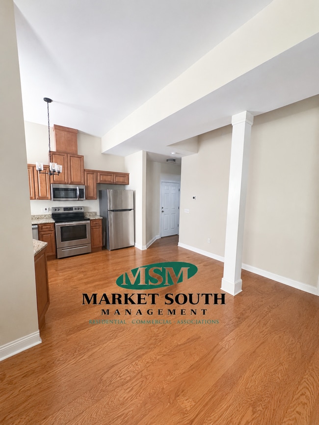 Photo - SPACIOUS 2 STORY TOWNHOME ON HENRY ST. AVAILABLE AUGUST 15th