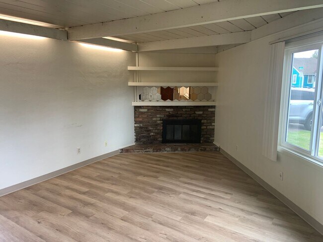 Photo - 3 Bedroom 1 Bathroom House in Great Location